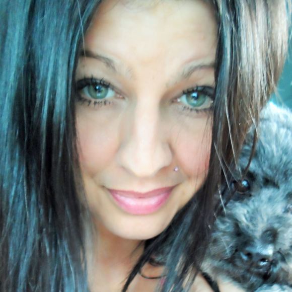 Meet your Posher, Holly