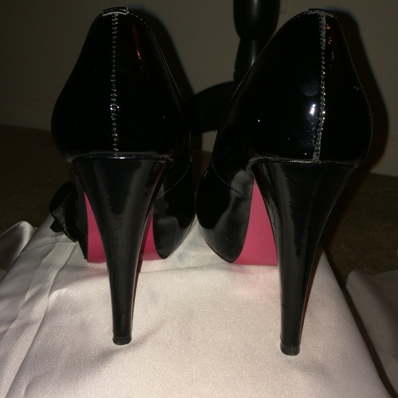 Paris Hilton patent leather peep toe heels - Picture 3 of 4