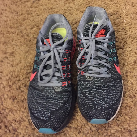 Women's Nike Zoom Structure 18 running shoes