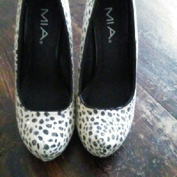 Shoes - Picture 2 of 3