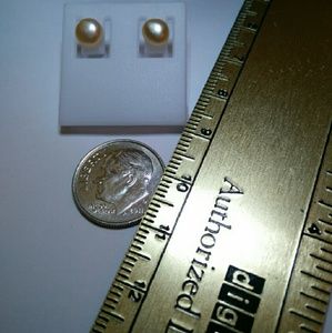 Fresh Water Pearl (Gold)
