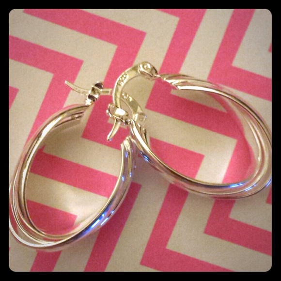 Stunning Sterling Silver Earrings.