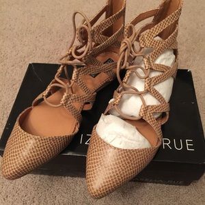 ADORABLE SNAKE SKIN GLADIATOR SANDAL