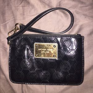 Beautiful Michael Kors patent leather wristlet