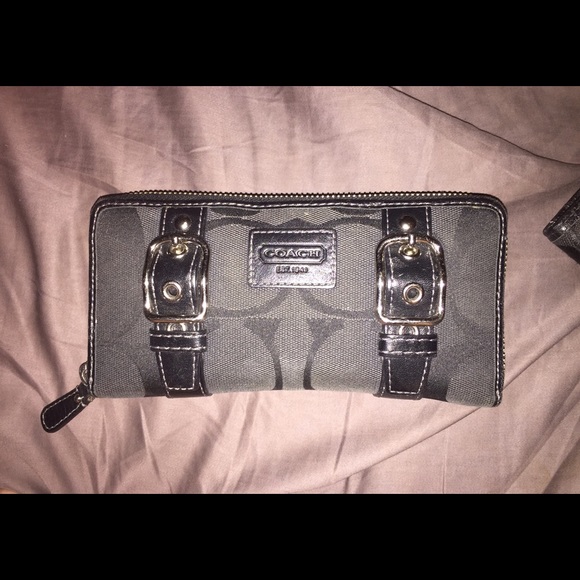 Fabulous Coach Wallet! 💜