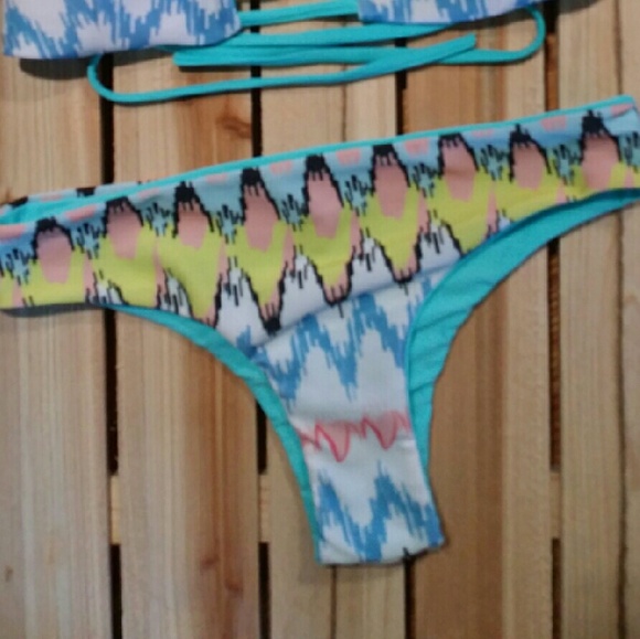 ReversibleAztec 2 piece bikini - Picture 2 of 4