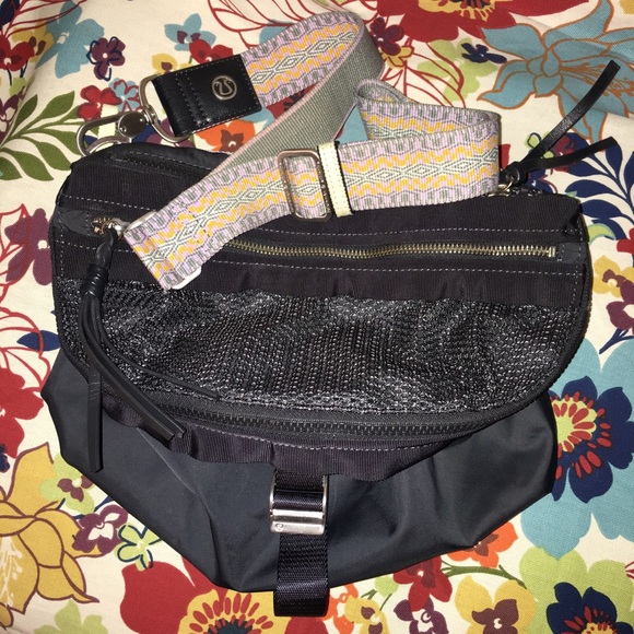 Lululemon "Go Lightly" Bag