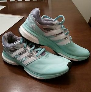 Adidas tech fit response boost shoes. 7.5 worn onc