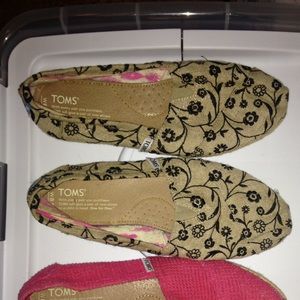 Women's Toms shoes