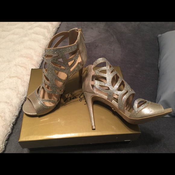 Champagne and silver 4inch heel shoes. Size 7.5