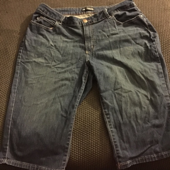 Ladies size 18W Bermuda shorts