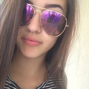 Meet your Posher, Anahi