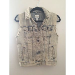 Forever 21  Distressed Jean Vest