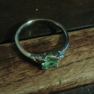 Green promise Ring size 9