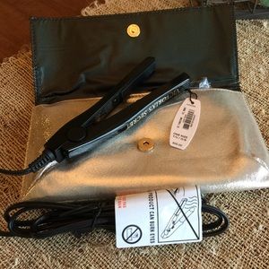 Nwt Victoria secret mini straightner