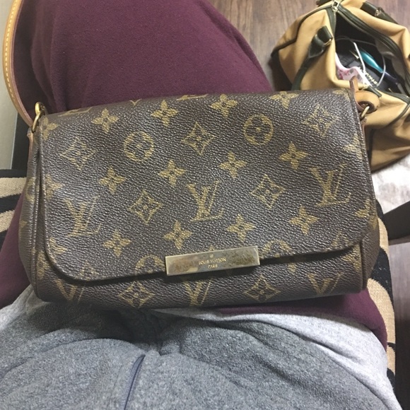 Authentic LOUIS VUITTON💅🏽 cross body