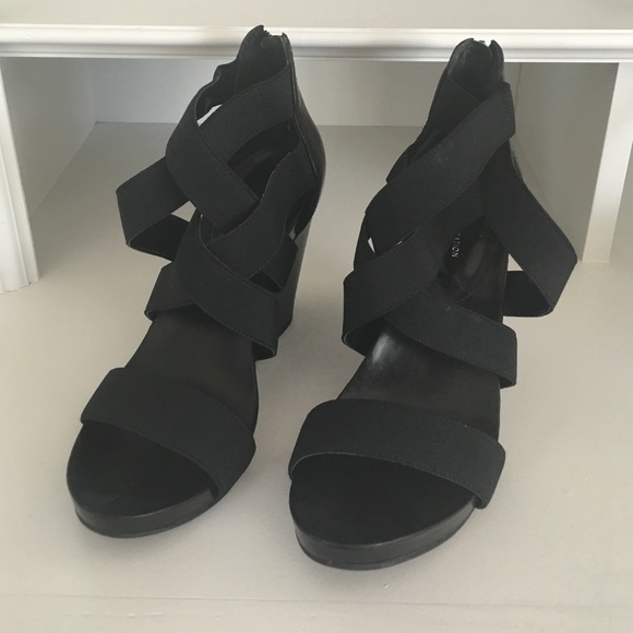 Black strappy wedges ✨