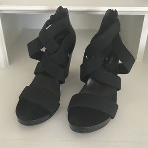 Black strappy wedges ✨