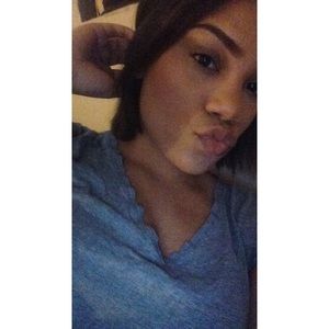 Meet your Posher, Dominique