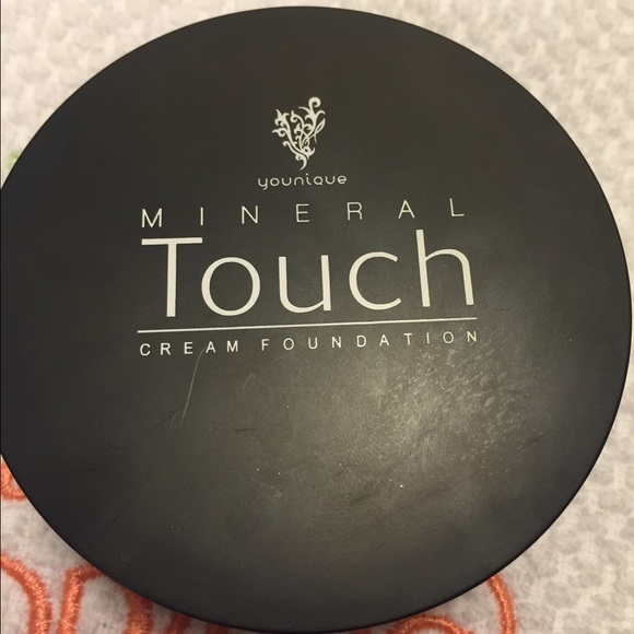 Younique cream foundation