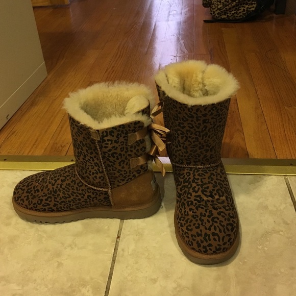 UGG leopard print 6 size almost new