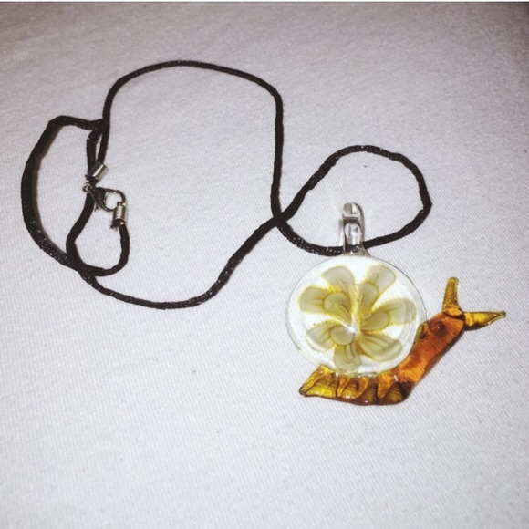 💜FREE W/$25+ Glass Flower Necklace