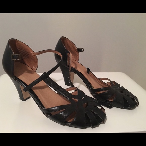 Nine West Mary Jane inspired pump.