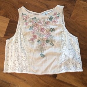 🎉HP!🎉Embroidered crop top 🌸