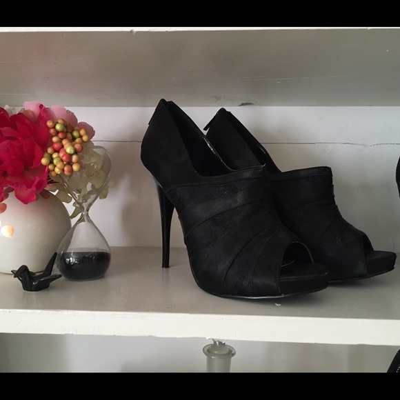 Black platform high heels - Picture 1 of 3