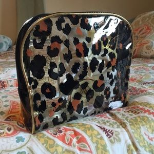 Never used bath set!