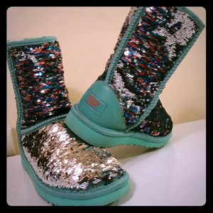 UGG BOOTS  SPARKLE U.S FLAG. S/N1002978