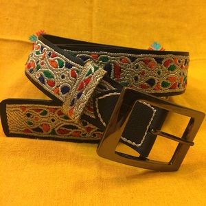 Genuine leather ladies belt.