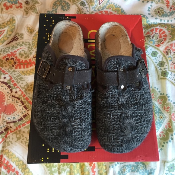 FINAL‼️American Eagle clogs