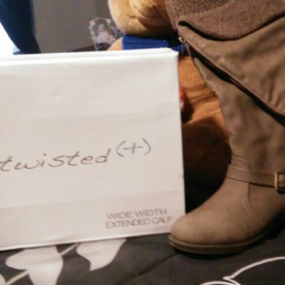 Twisted Brown Boot's