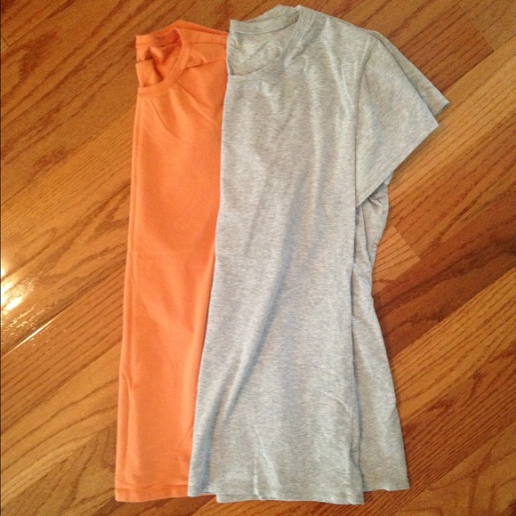 2 GAP Favorite Stretch S/S Tee's
