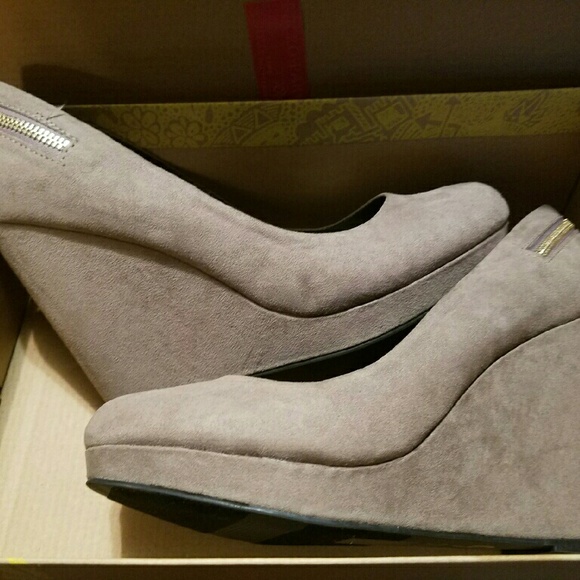 NIB Suede platform wedge
