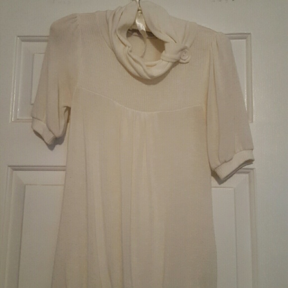 Cream short sleeved sweater top