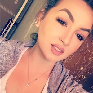 Meet your Posher, Shea adela