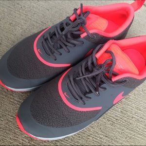 ❌ON HOLD❌Nike Sneakers Finish Line Sz. 6