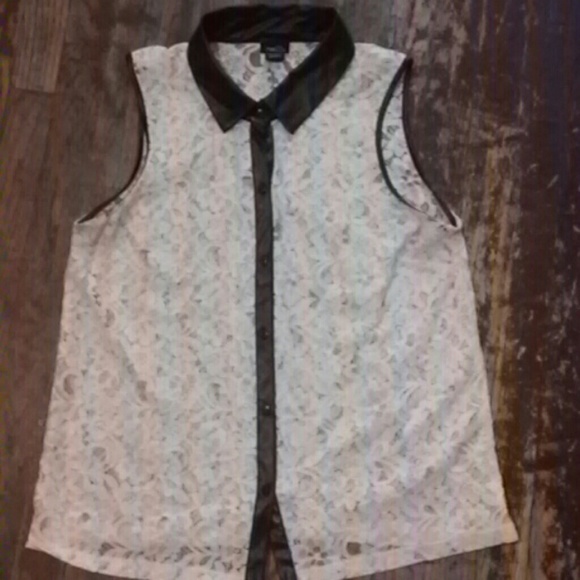 Lace sleeveless shirt