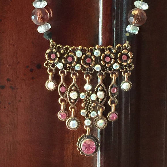 Vintage look long necklace.