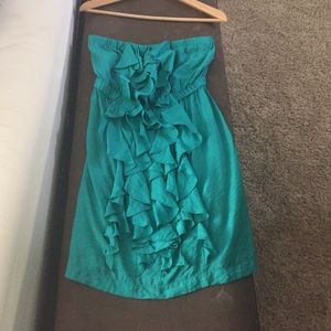 Ruffles strapless dress