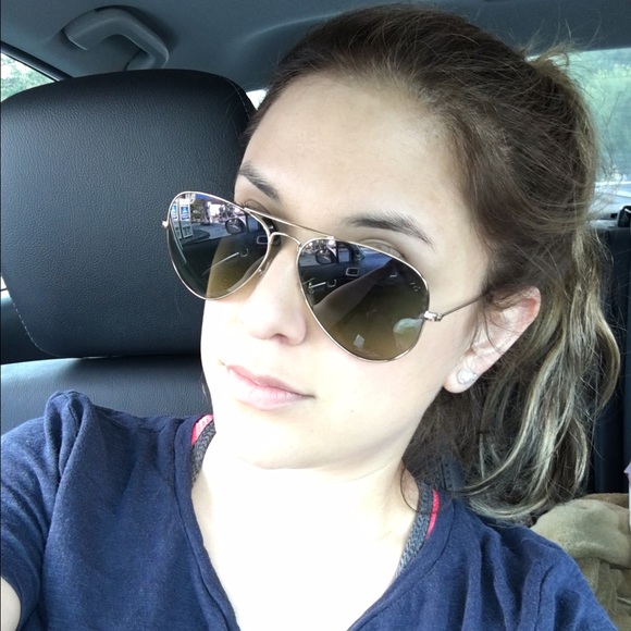 Meet your Posher, Cinthia - Picture 2 of 6