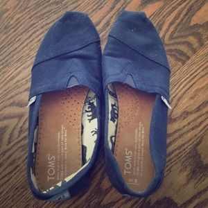 Navy TOMS slip-ons