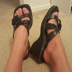 ALDO low heeled black leather wedges
