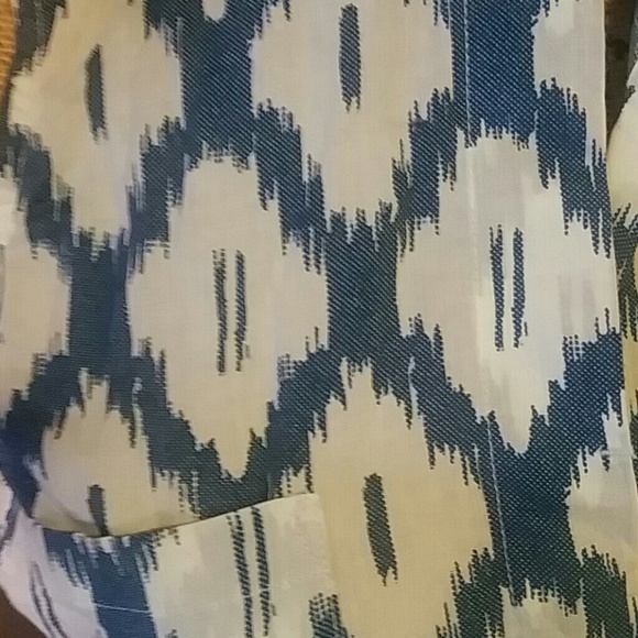 Very cute button down - Picture 2 of 3