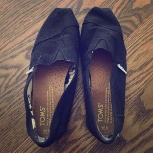 Black TOMS slip-ons