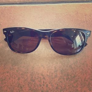 New Wayfarer Ray-Ban NWOT