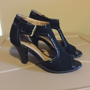 Eurosoft black Leather heels size 9.5