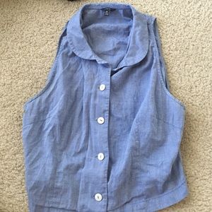 A Peter Pan collar low cut and the arms